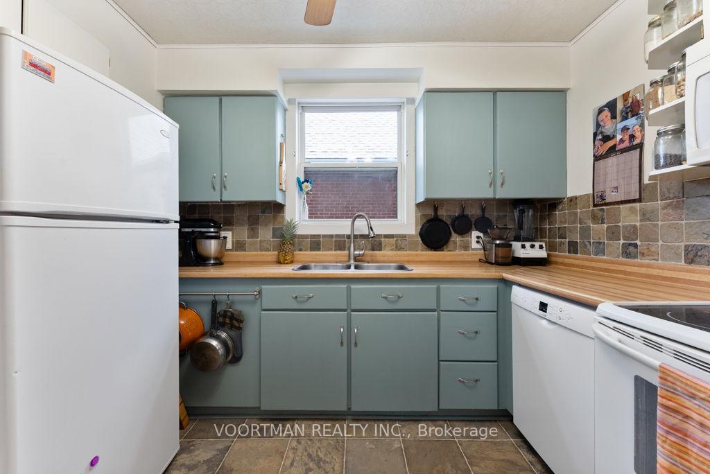 Photo 8 of 174 Huxley Avenue S, Hamilton, Delta — HOMEH