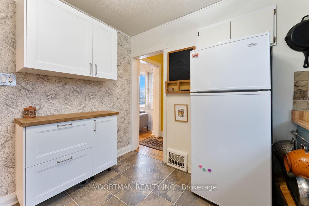 Photo 9 of 174 Huxley Avenue S, Hamilton, Delta — HOMEH