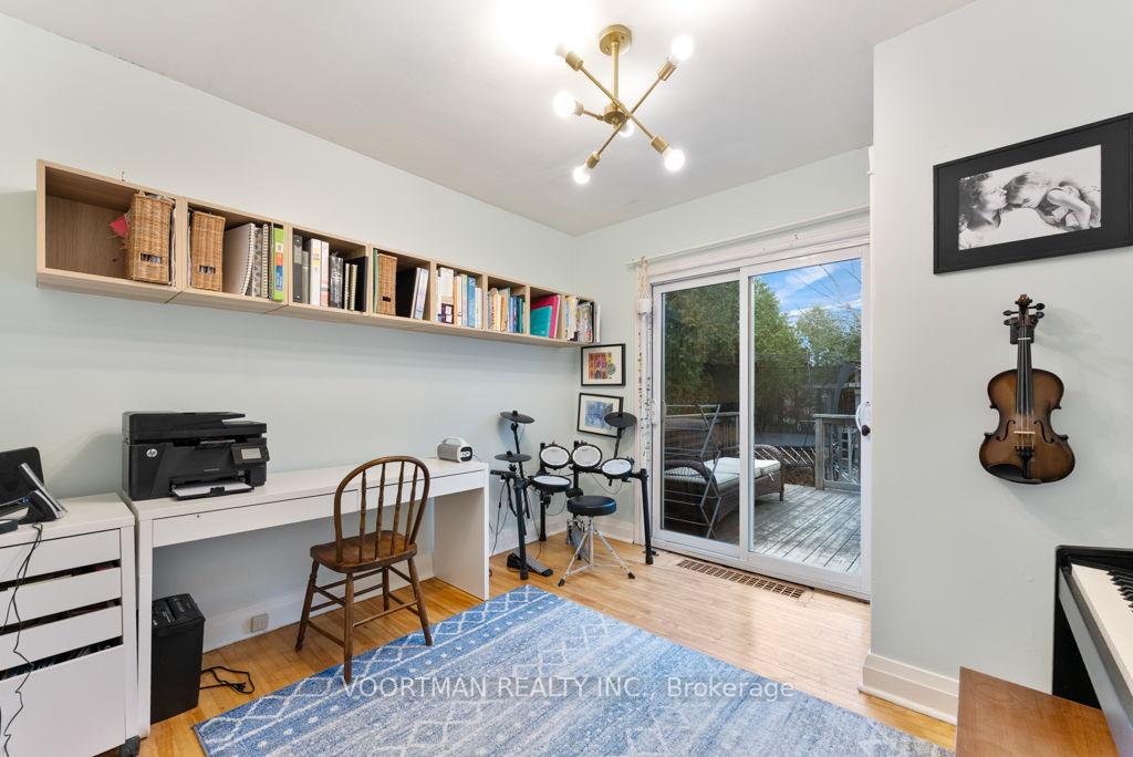 Photo 10 of 174 Huxley Avenue S, Hamilton, Delta — HOMEH