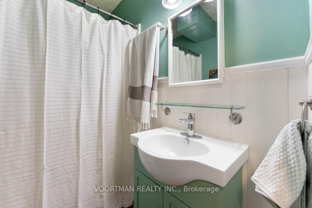 Photo 11 of 174 Huxley Avenue S, Hamilton, Delta — HOMEH