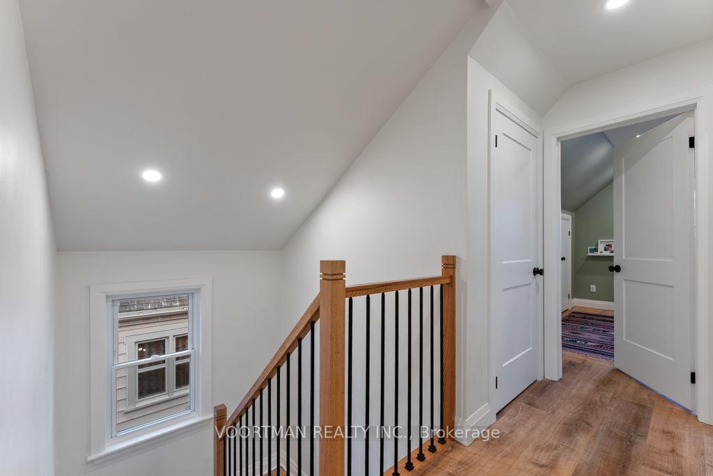 Photo 12 of 174 Huxley Avenue S, Hamilton, Delta — HOMEH