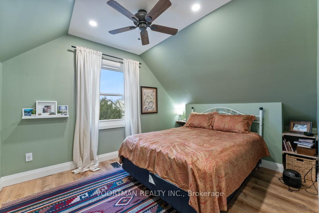 Photo 13 of 174 Huxley Avenue S, Hamilton, Delta — HOMEH