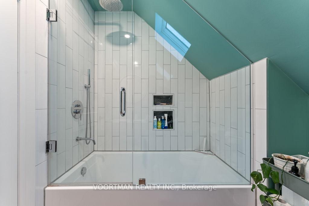 Photo 15 of 174 Huxley Avenue S, Hamilton, Delta — HOMEH