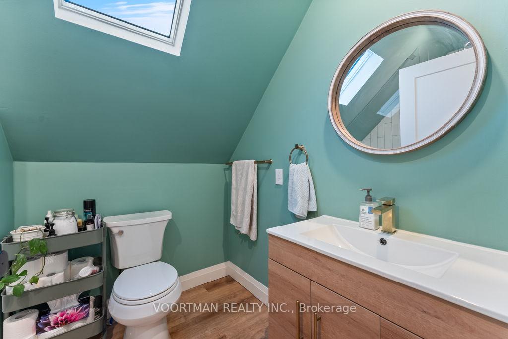 Photo 16 of 174 Huxley Avenue S, Hamilton, Delta — HOMEH
