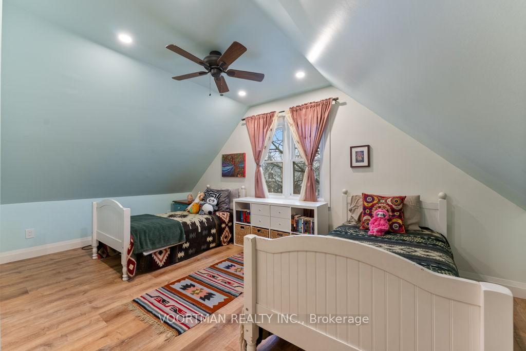 Photo 17 of 174 Huxley Avenue S, Hamilton, Delta — HOMEH