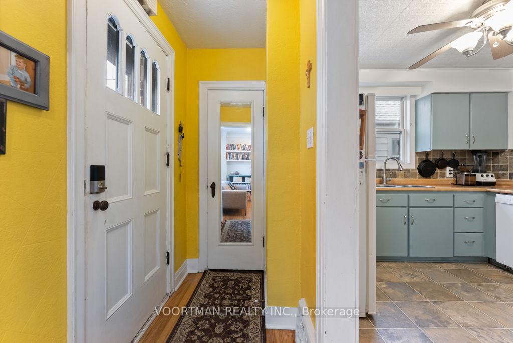 Photo 21 of 174 Huxley Avenue S, Hamilton, Delta — HOMEH