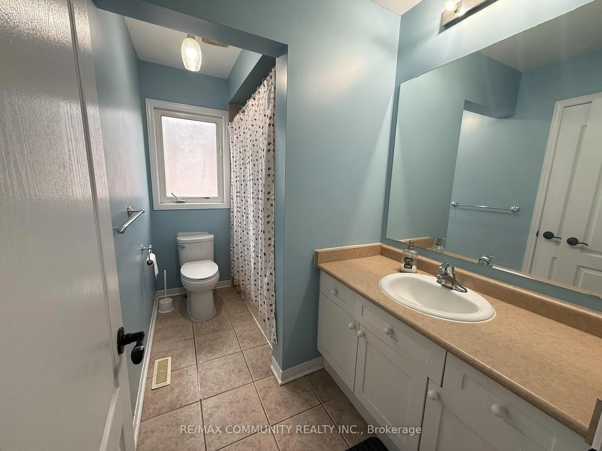 Photo 3 of Unit B1, 11 Barden Crescent, Ajax, Northeast Ajax — HOMEH