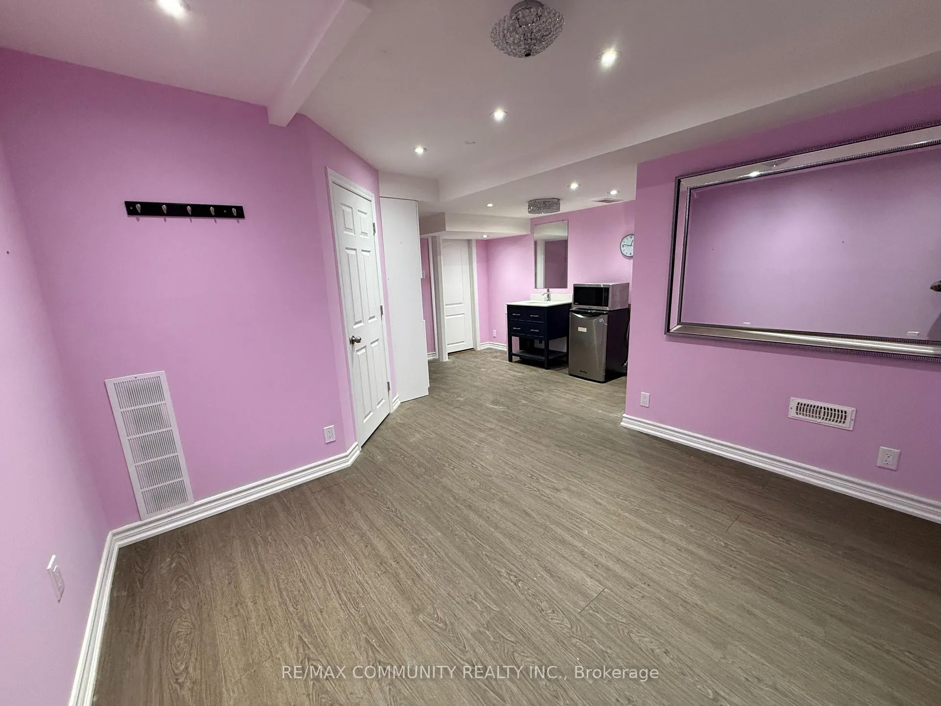Photo 5 of Unit B1, 11 Barden Crescent, Ajax, Northeast Ajax — HOMEH