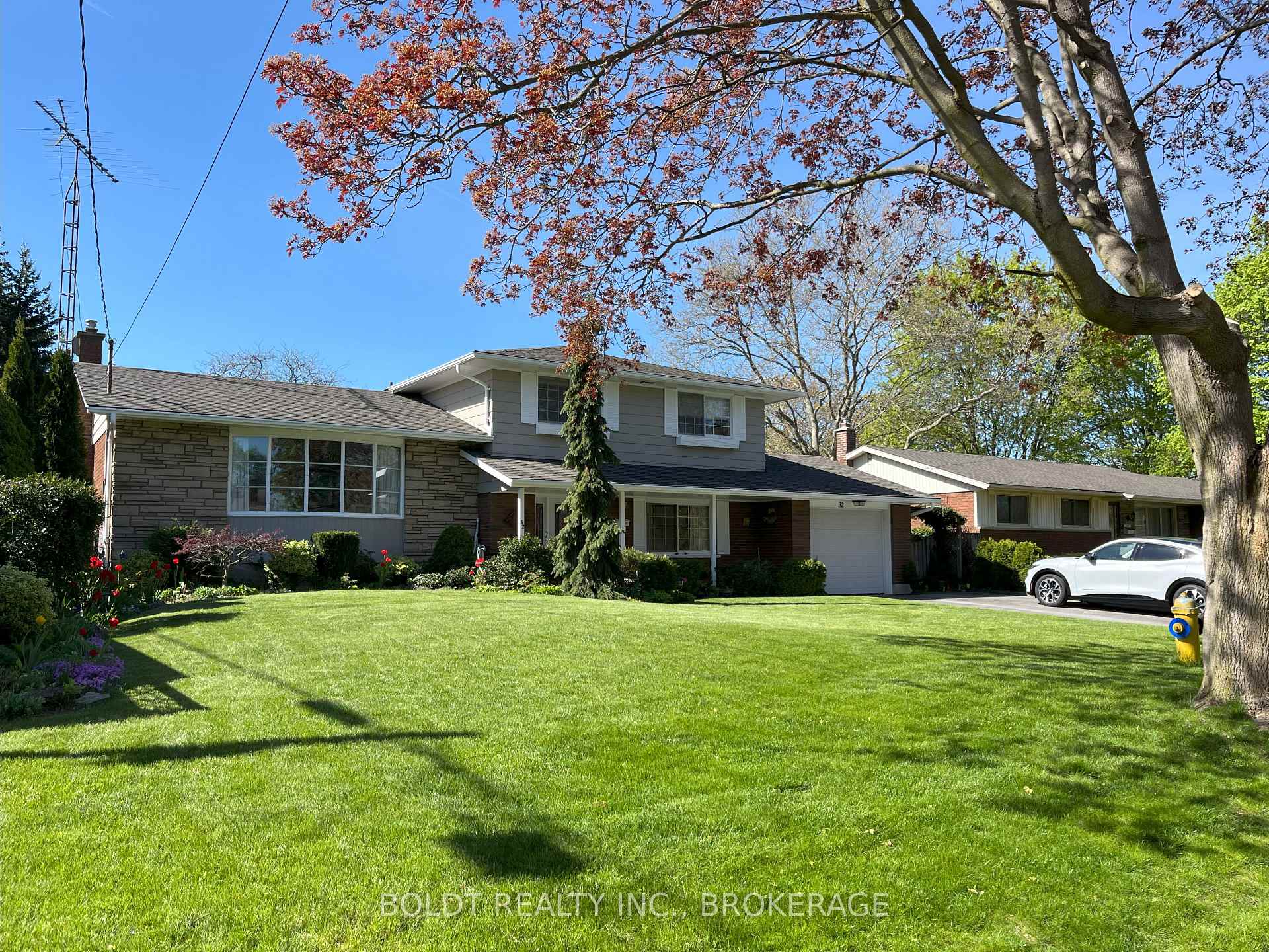 Photo 4 of 32 Nassau Road, St. Catharines, Carlton/Bunting — HOMEH