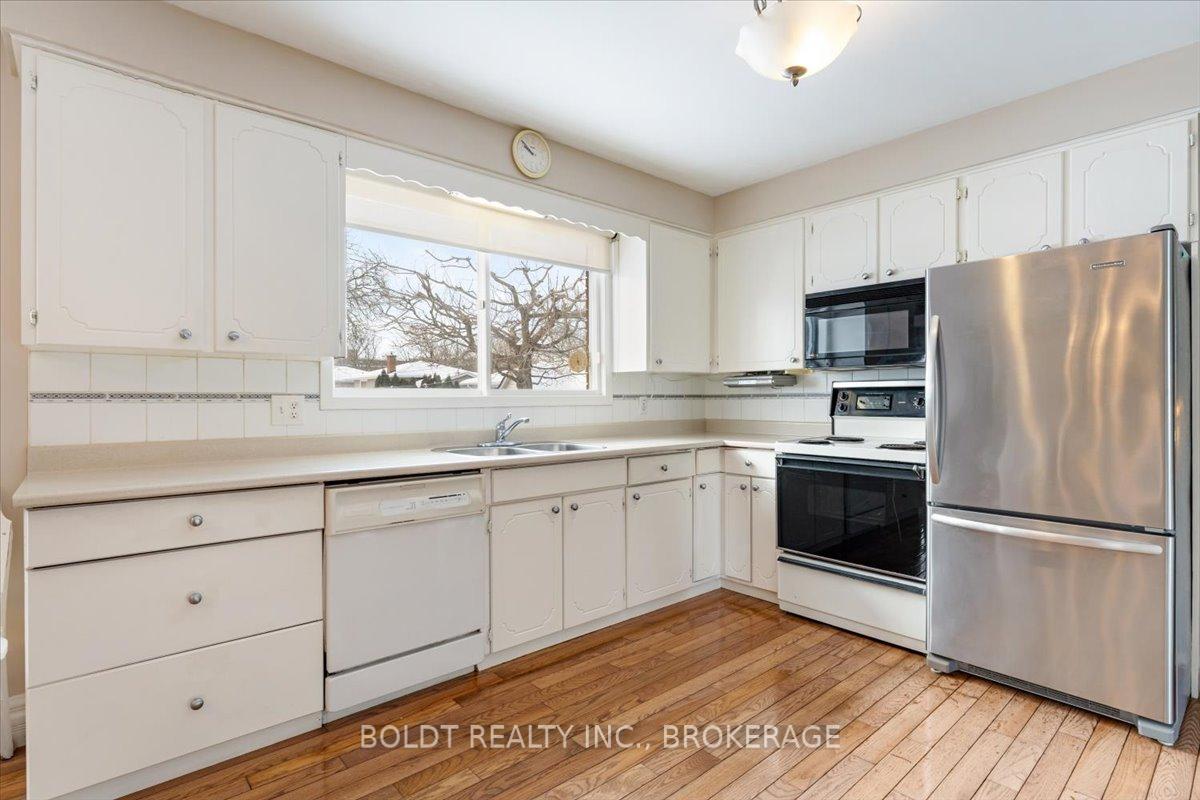 Photo 18 of 32 Nassau Road, St. Catharines, Carlton/Bunting — HOMEH