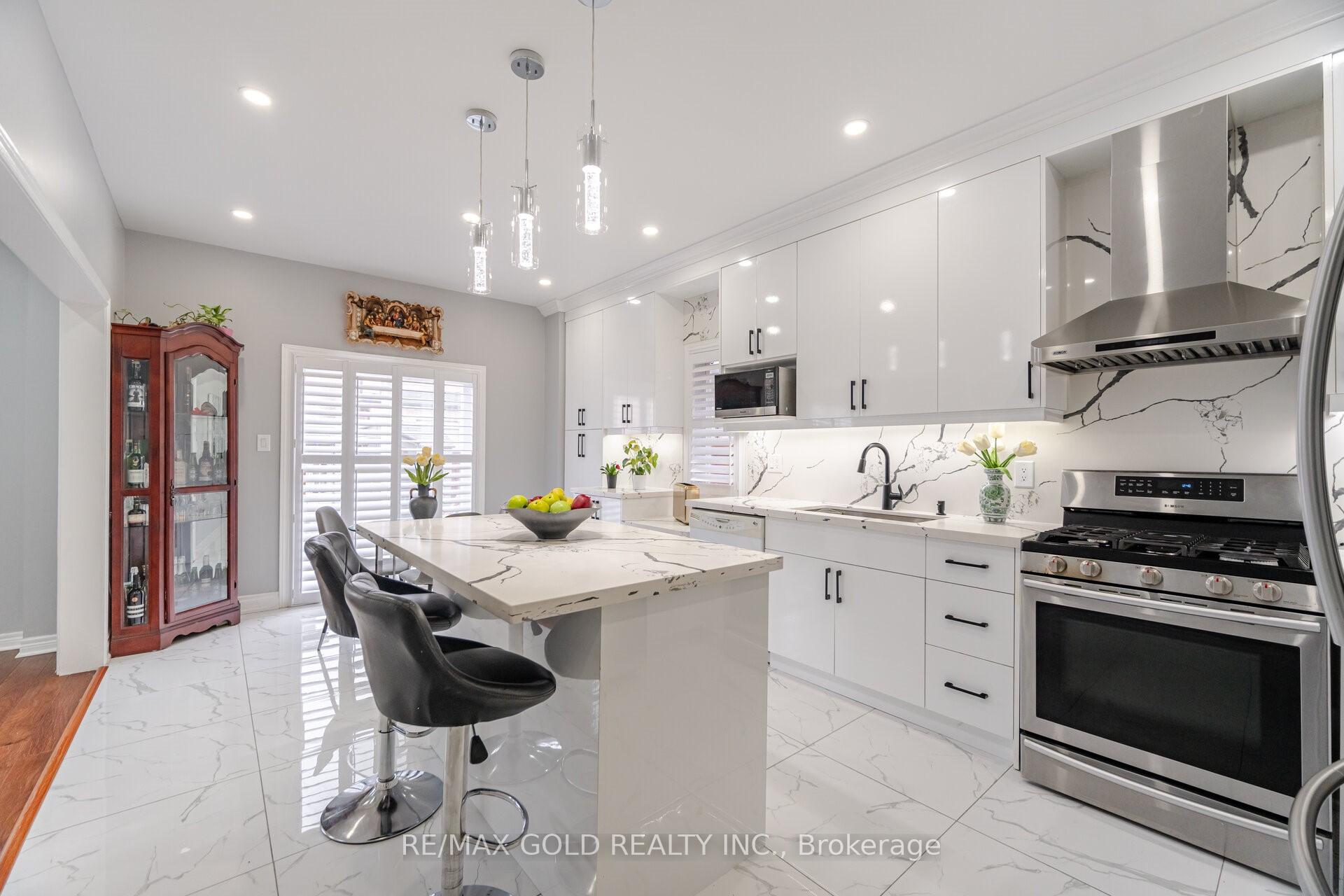 Photo 7 of 104 Turquoise Crescent, Brampton, Bram East — HOMEH