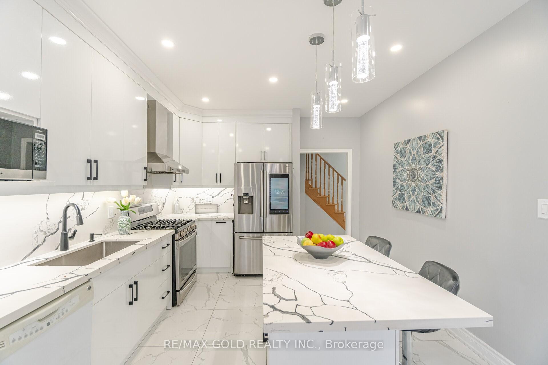 Photo 8 of 104 Turquoise Crescent, Brampton, Bram East — HOMEH