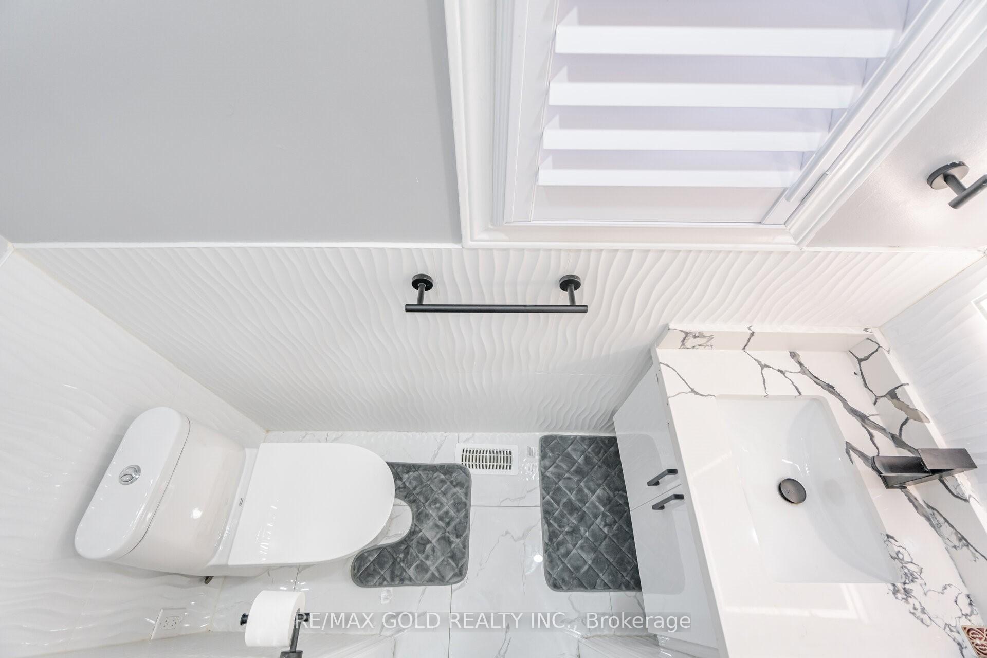 Photo 10 of 104 Turquoise Crescent, Brampton, Bram East — HOMEH