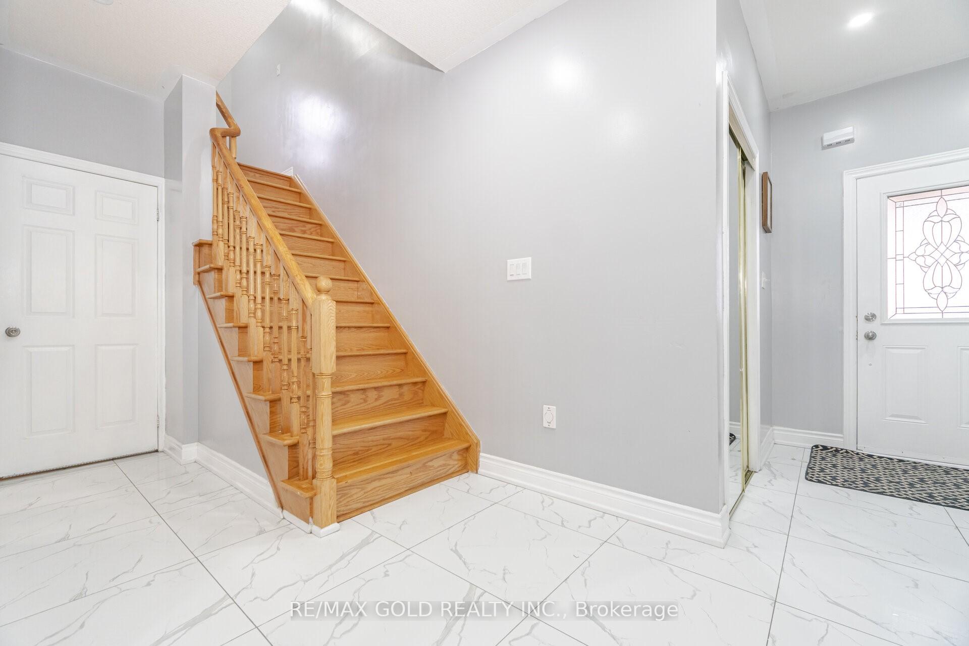 Photo 11 of 104 Turquoise Crescent, Brampton, Bram East — HOMEH