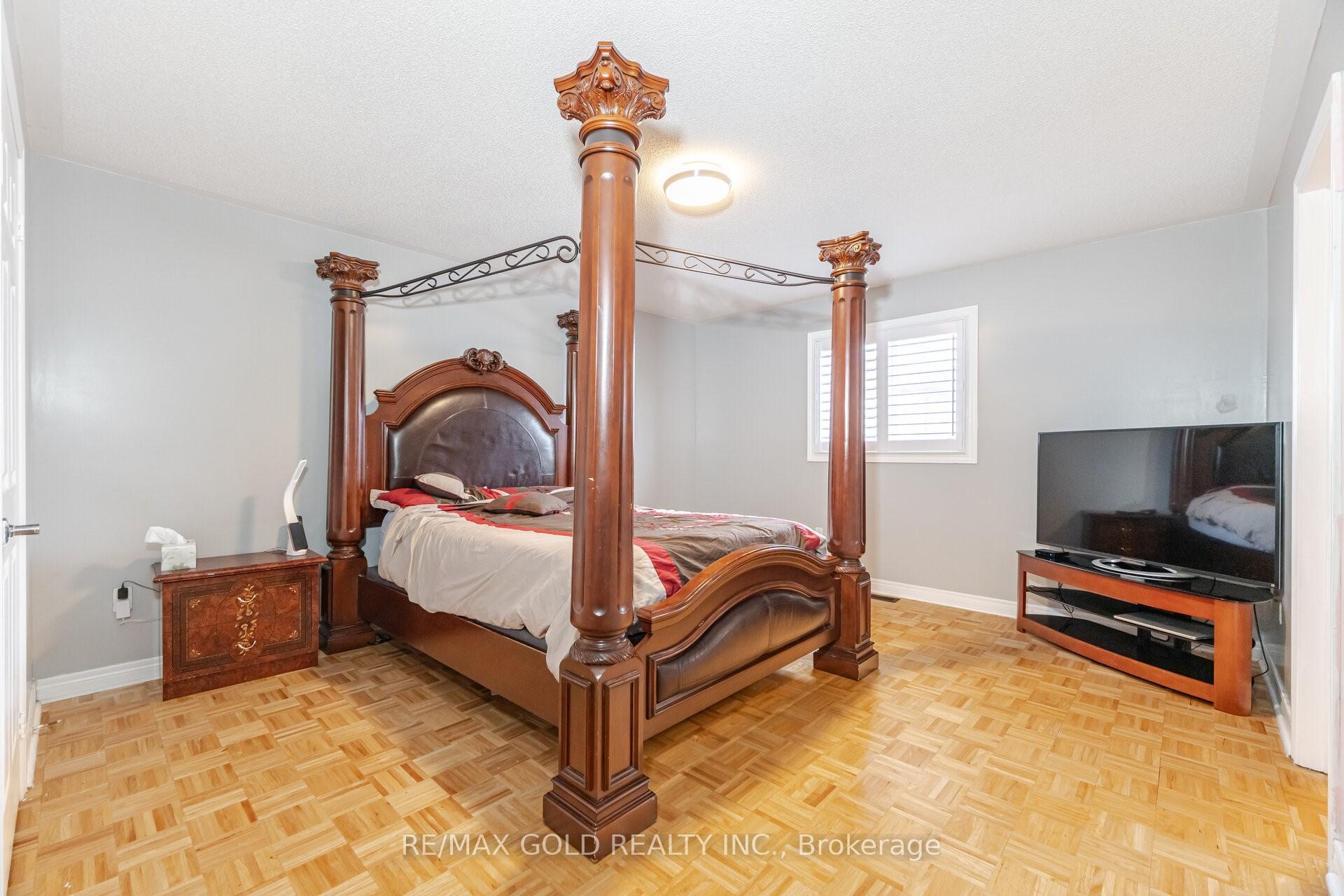 Photo 12 of 104 Turquoise Crescent, Brampton, Bram East — HOMEH
