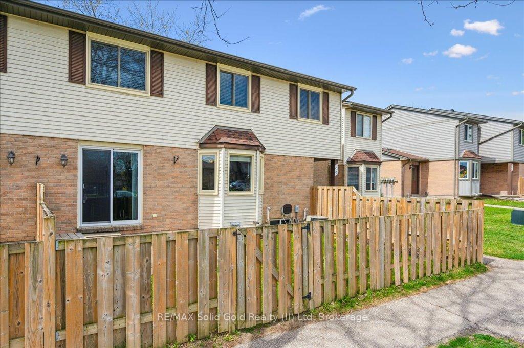 Photo 2 of Unit 16, 700 Erinbrook Drive, Kitchener — HOMEH