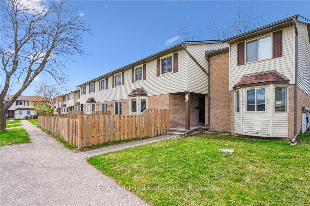 Photo 3 of Unit 16, 700 Erinbrook Drive, Kitchener — HOMEH