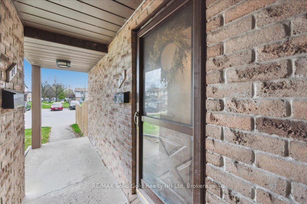 Photo 4 of Unit 16, 700 Erinbrook Drive, Kitchener — HOMEH