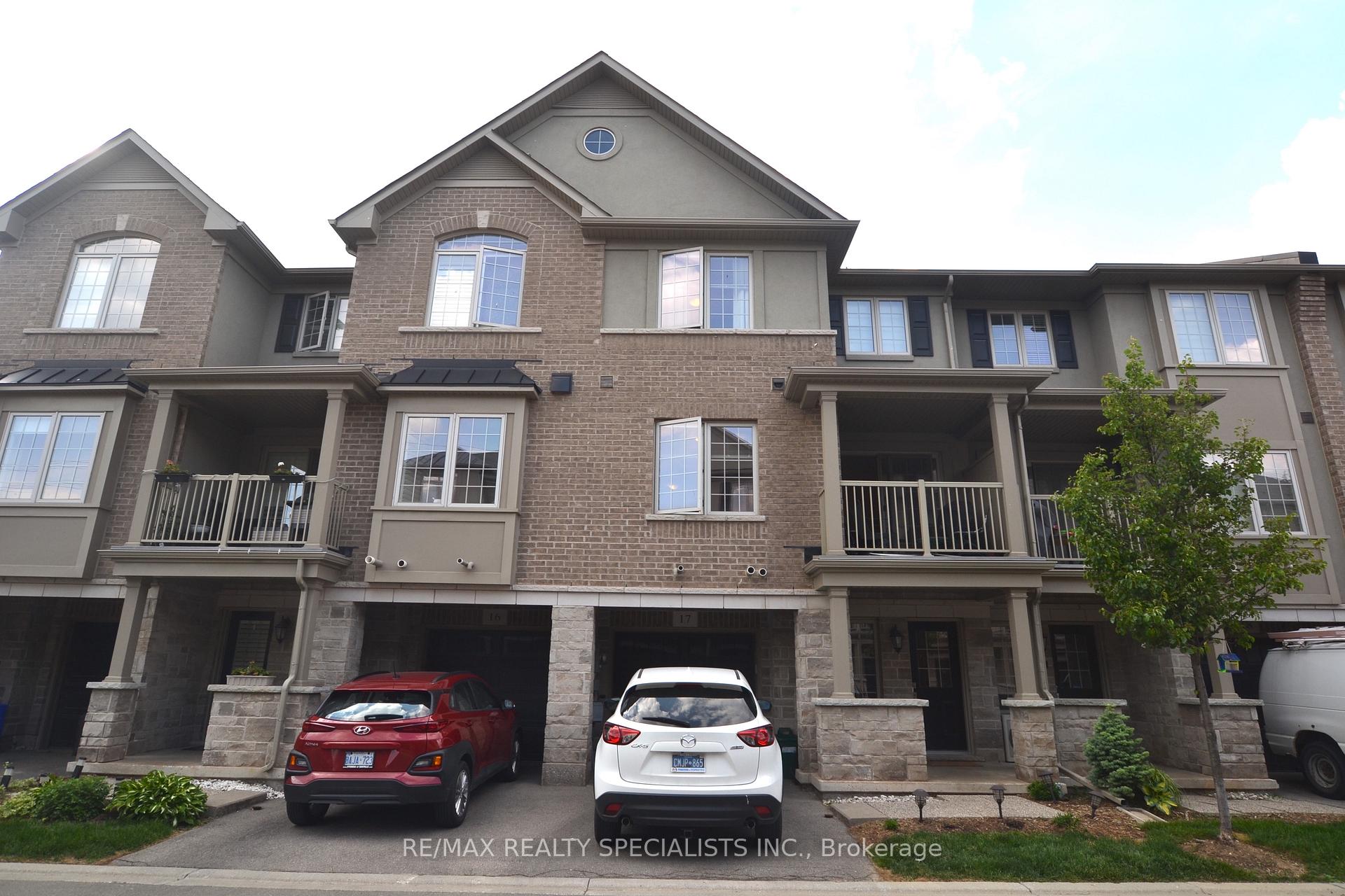 Front of Unit 17, 215 Dundas Street E