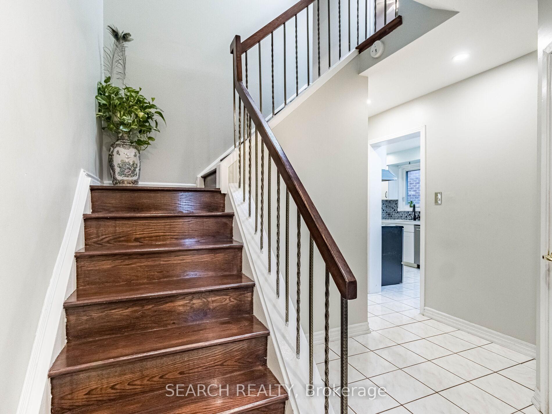 Photo 14 of 194 Simmons Boulevard, Brampton, Madoc — HOMEH