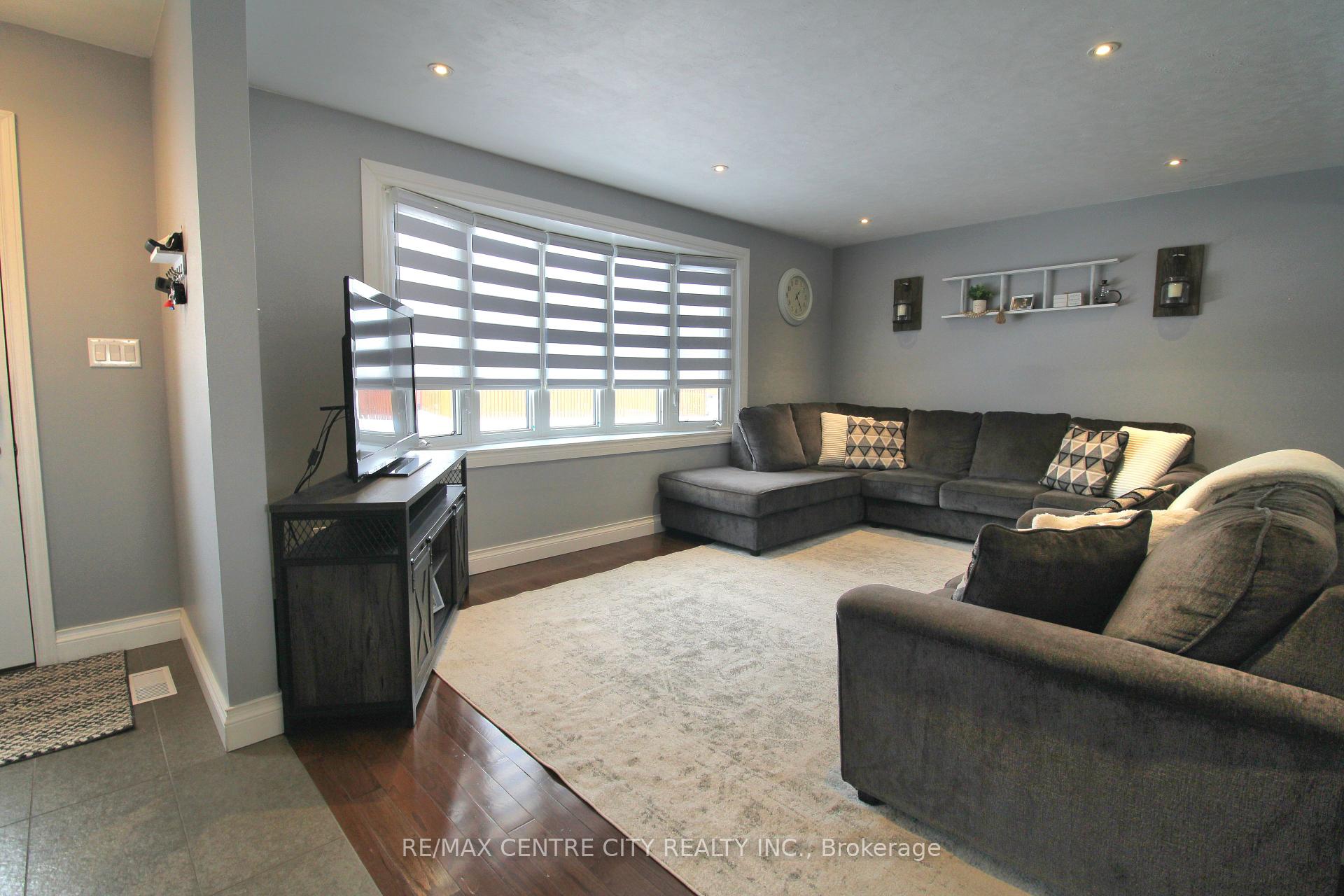 Photo 23 of 75 Lawrence Avenue, St. Thomas — HOMEH