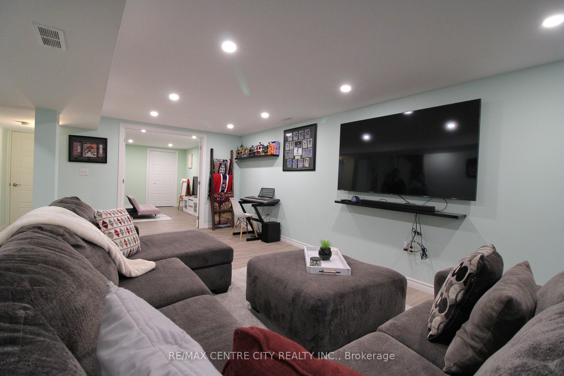 Photo 42 of 75 Lawrence Avenue, St. Thomas — HOMEH