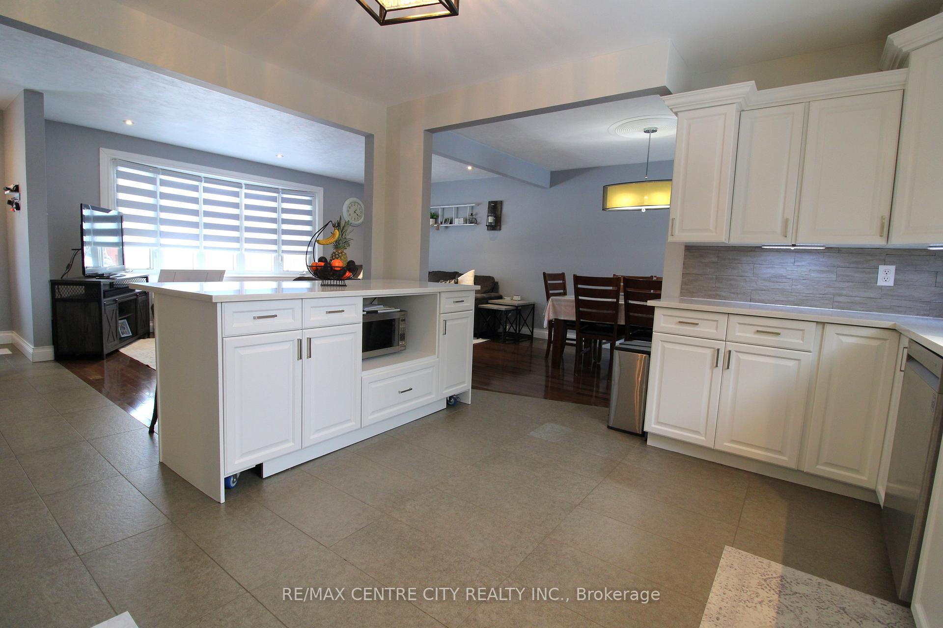 Photo 8 of 75 Lawrence Avenue, St. Thomas — HOMEH