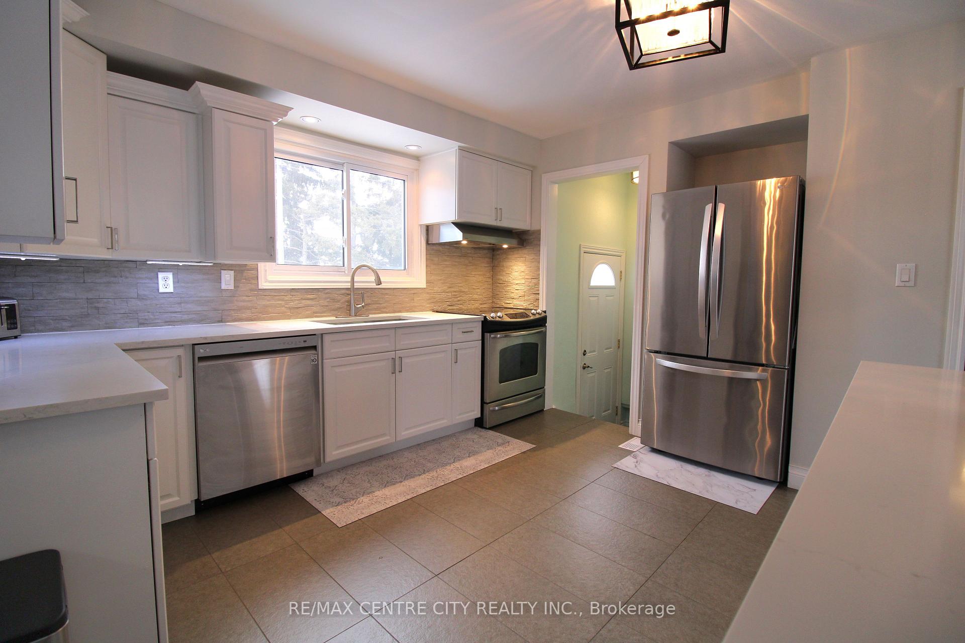 Photo 9 of 75 Lawrence Avenue, St. Thomas — HOMEH