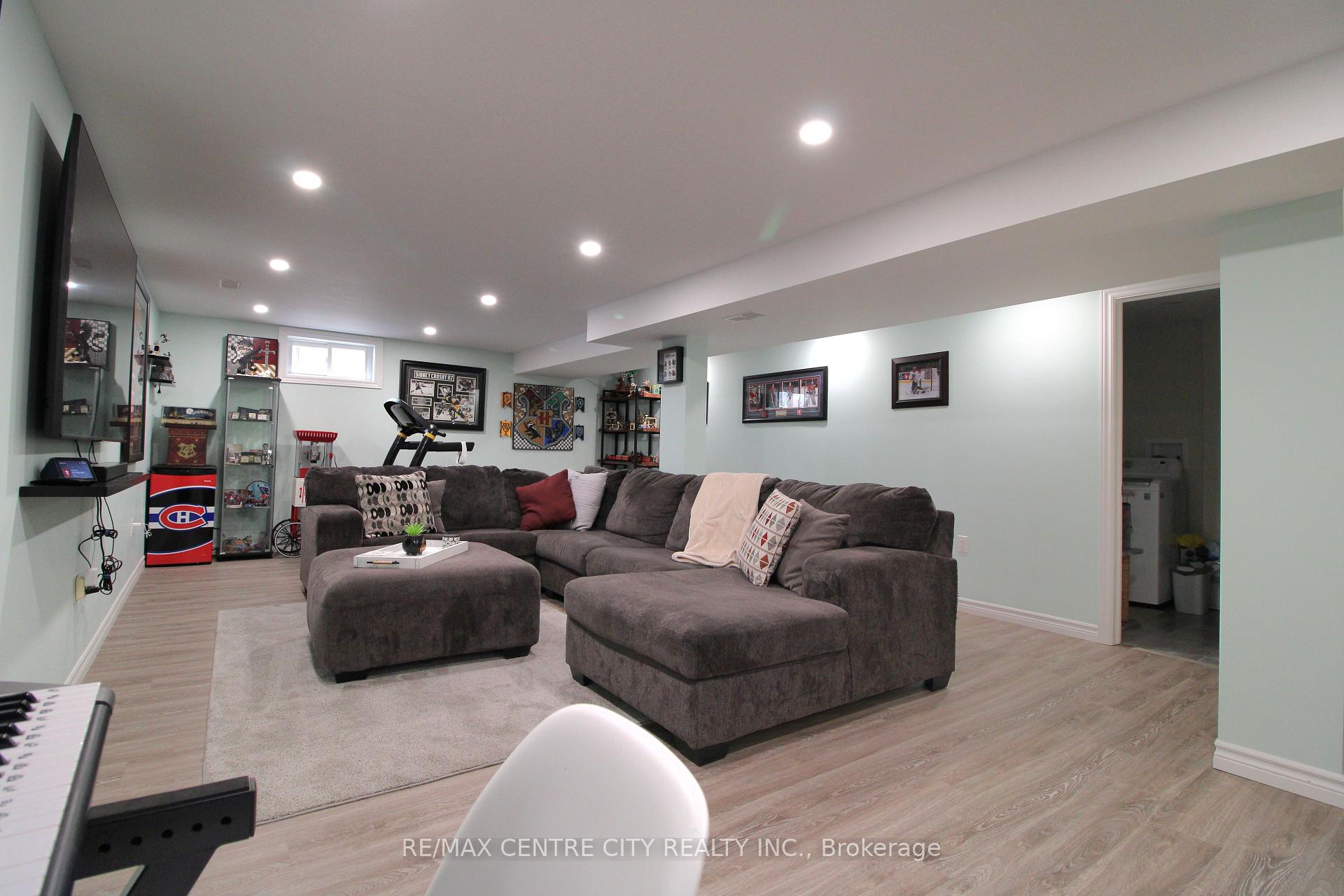 Photo 60 of 75 Lawrence Avenue, St. Thomas — HOMEH