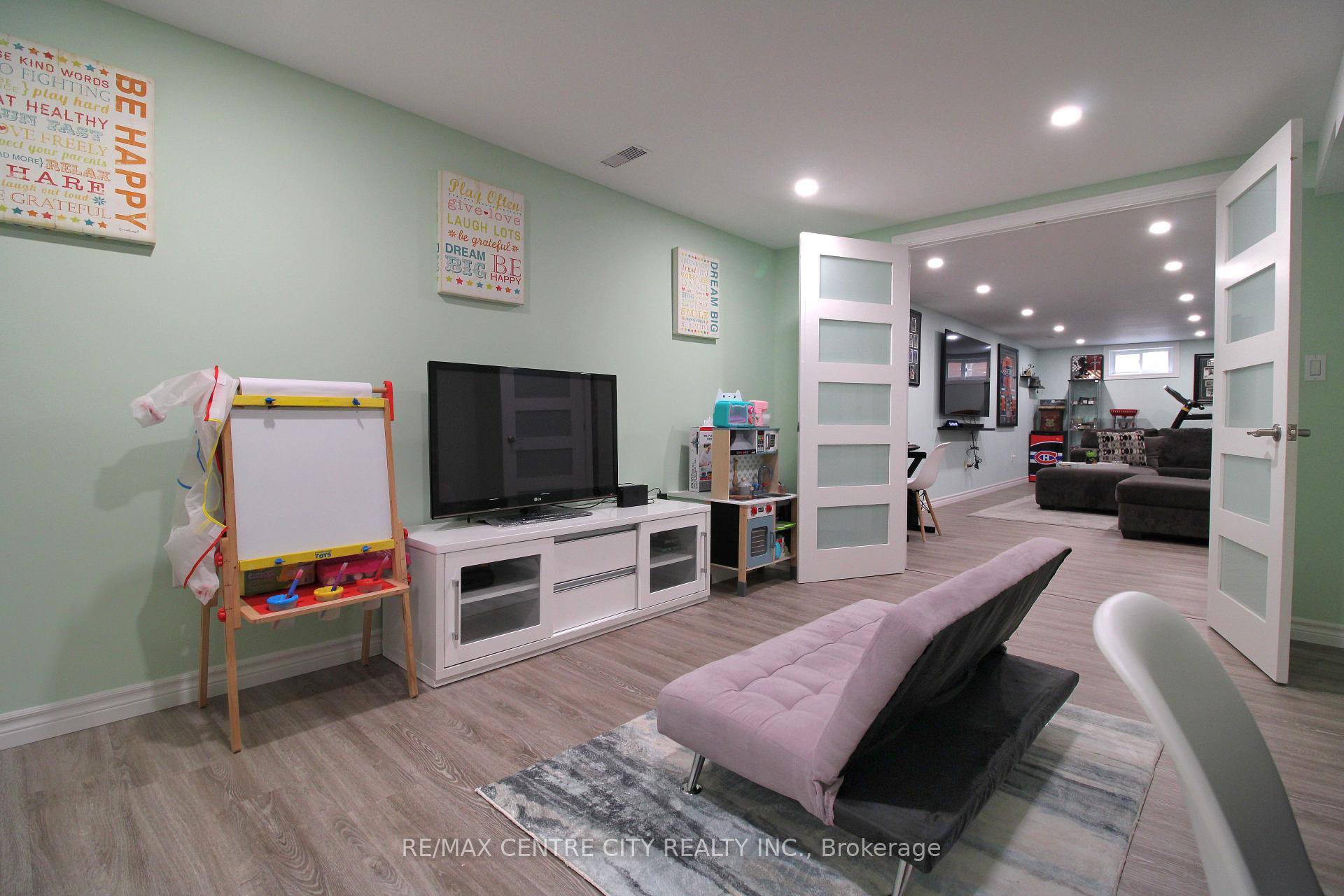 Photo 63 of 75 Lawrence Avenue, St. Thomas — HOMEH