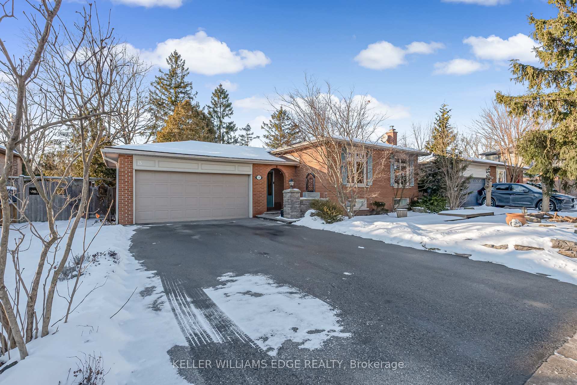 Photo 2 of 15 Laurendale Avenue, Hamilton, Waterdown — HOMEH