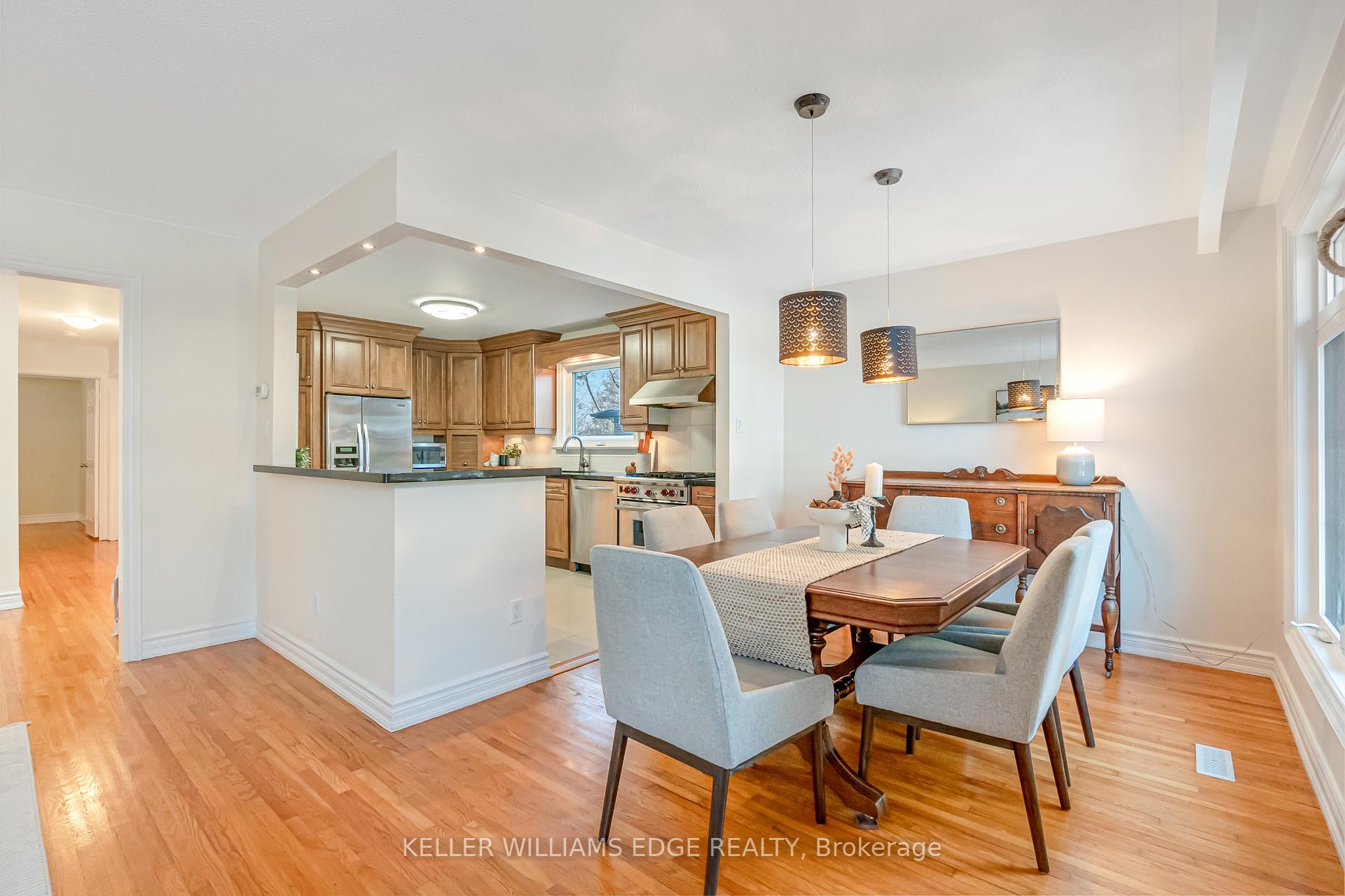 Photo 14 of 15 Laurendale Avenue, Hamilton, Waterdown — HOMEH