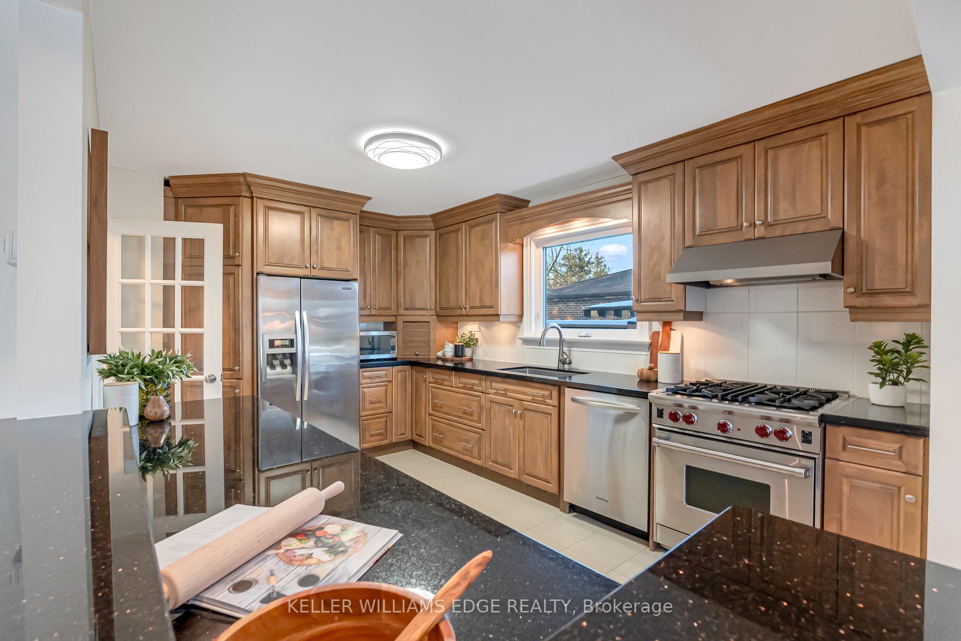 Photo 16 of 15 Laurendale Avenue, Hamilton, Waterdown — HOMEH
