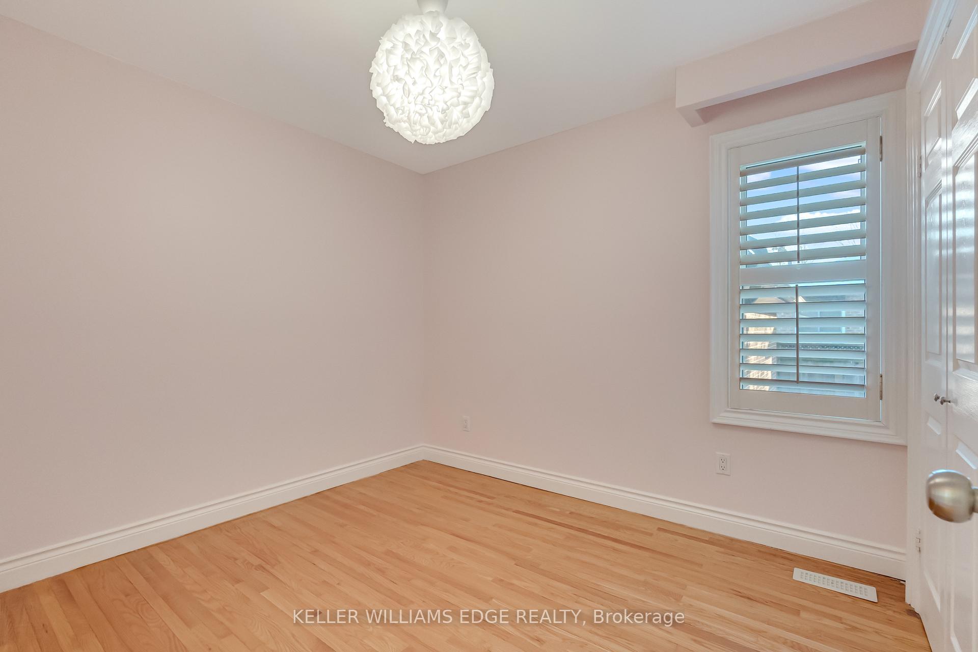 Photo 21 of 15 Laurendale Avenue, Hamilton, Waterdown — HOMEH