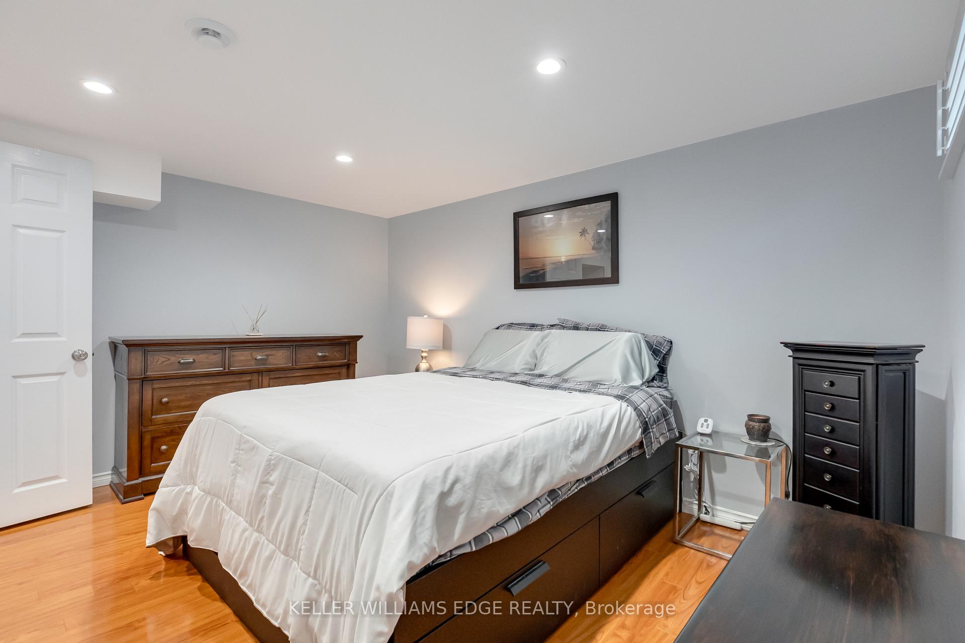 Photo 32 of 15 Laurendale Avenue, Hamilton, Waterdown — HOMEH