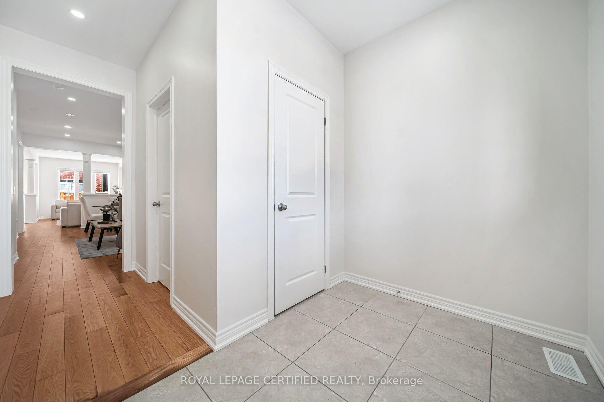 Photo 6 of 21 Benhurst Crescent, Brampton, Northwest Brampton — HOMEH