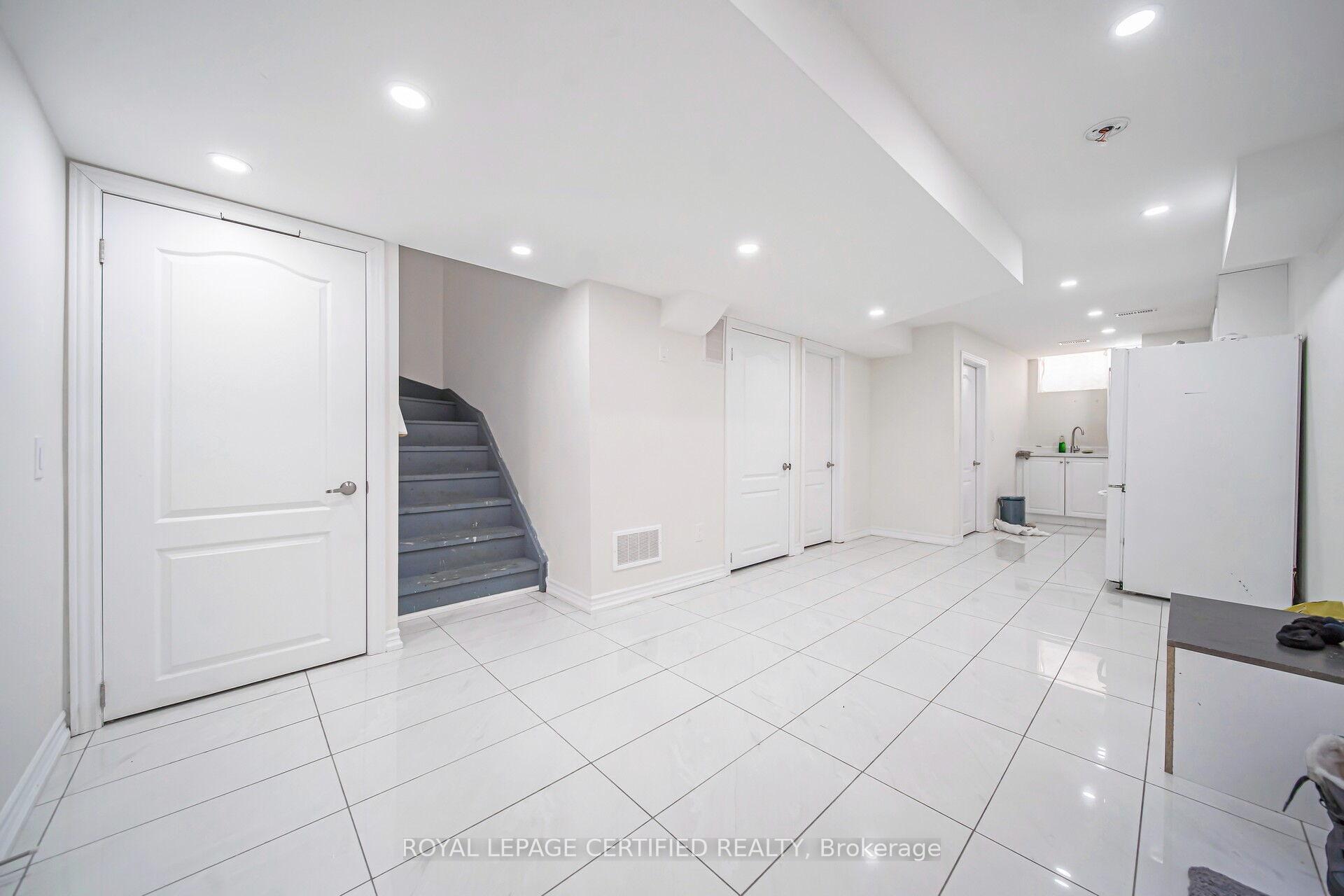 Photo 34 of 21 Benhurst Crescent, Brampton, Northwest Brampton — HOMEH