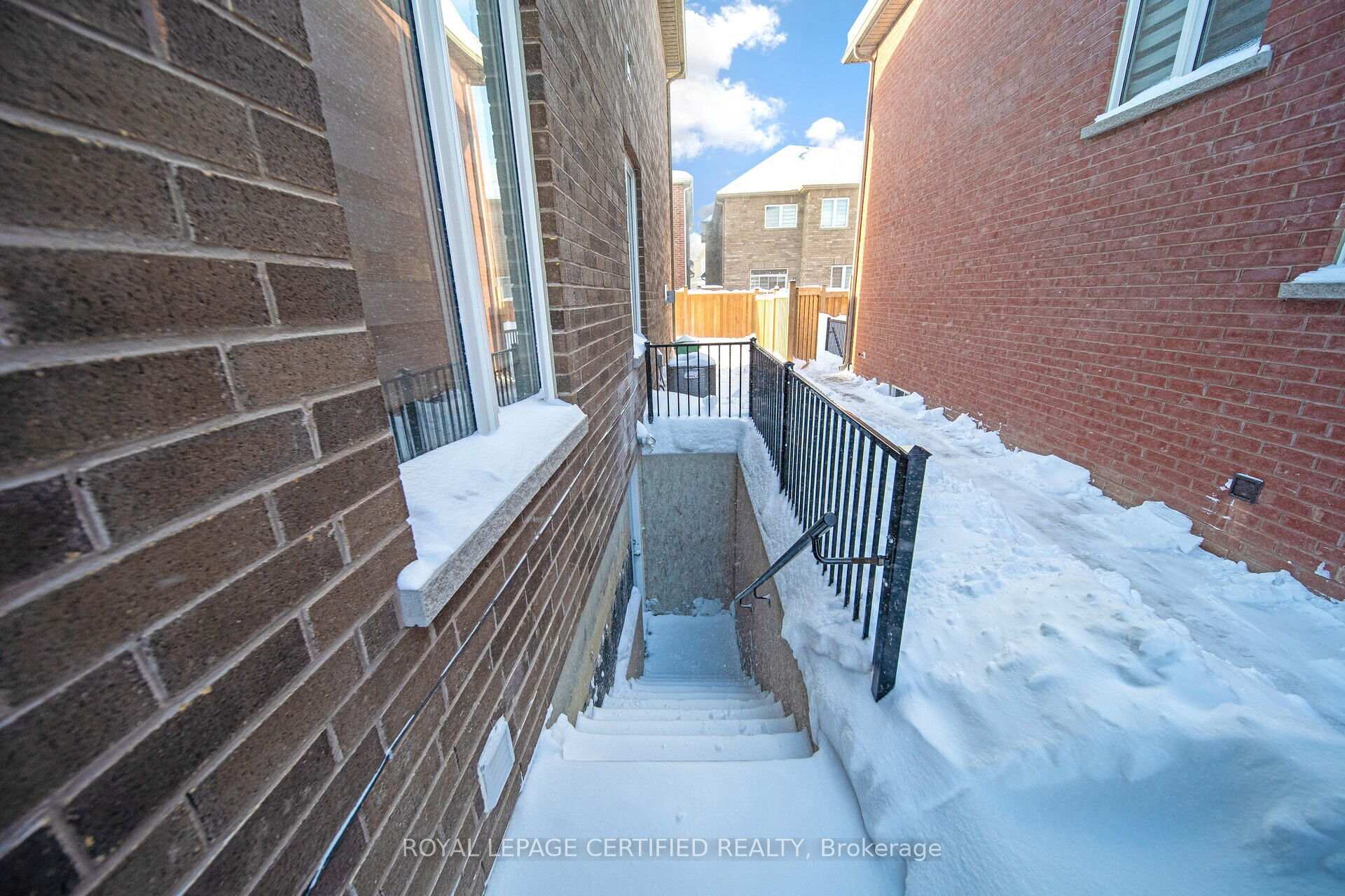 Photo 40 of 21 Benhurst Crescent, Brampton, Northwest Brampton — HOMEH