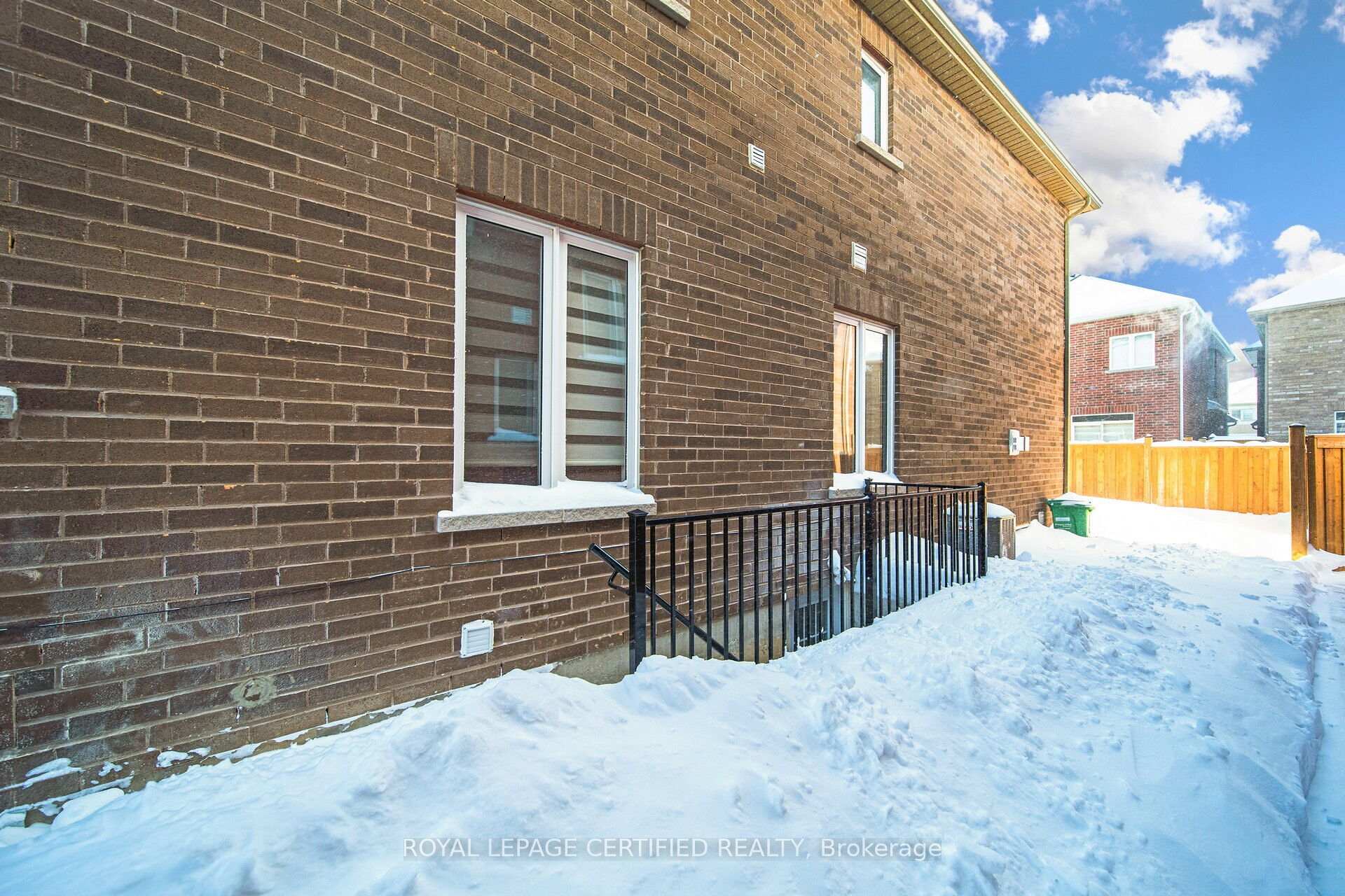 Photo 41 of 21 Benhurst Crescent, Brampton, Northwest Brampton — HOMEH