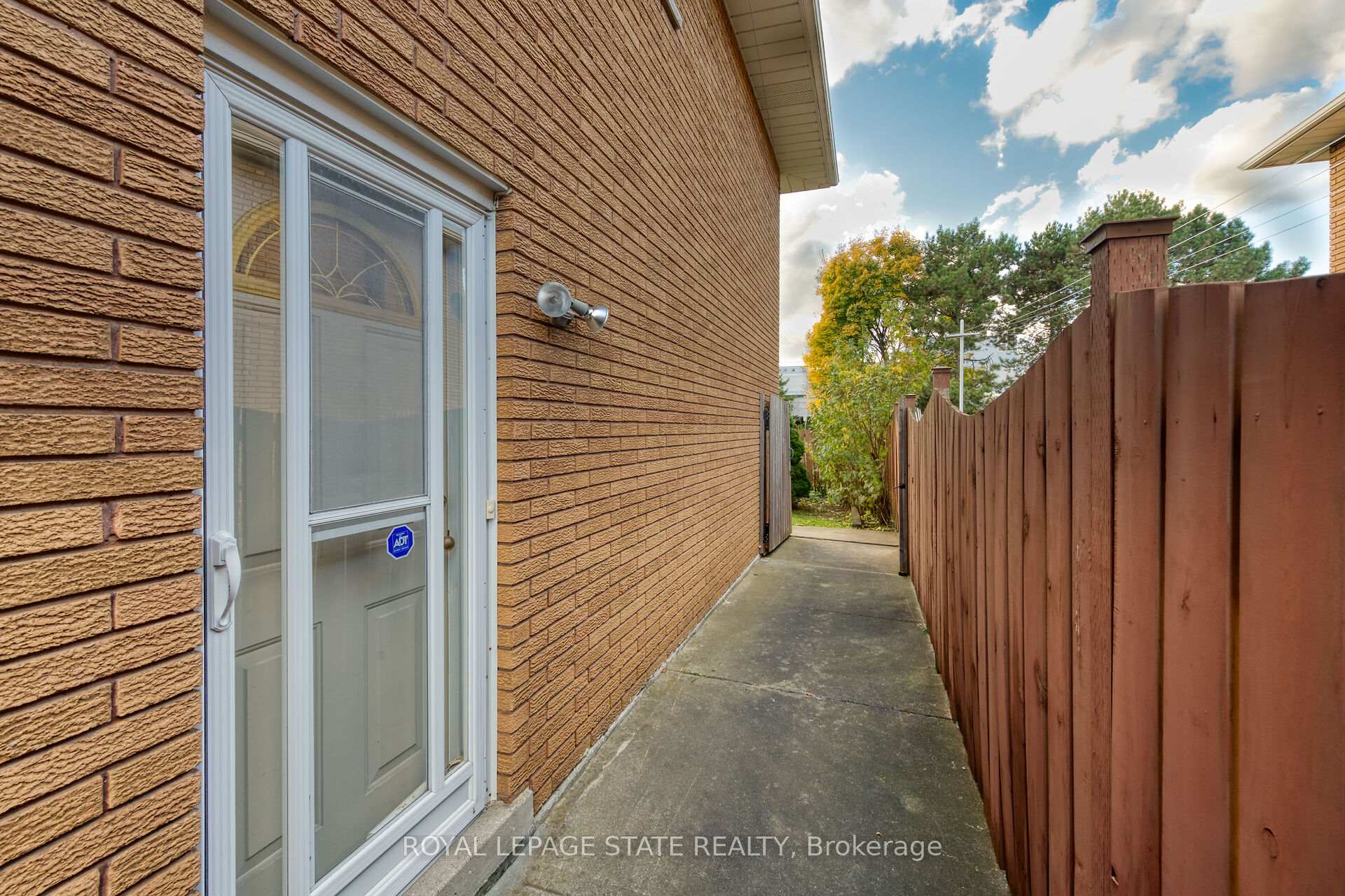Photo 3 of 31 Owen Place, Hamilton, Greenford — HOMEH