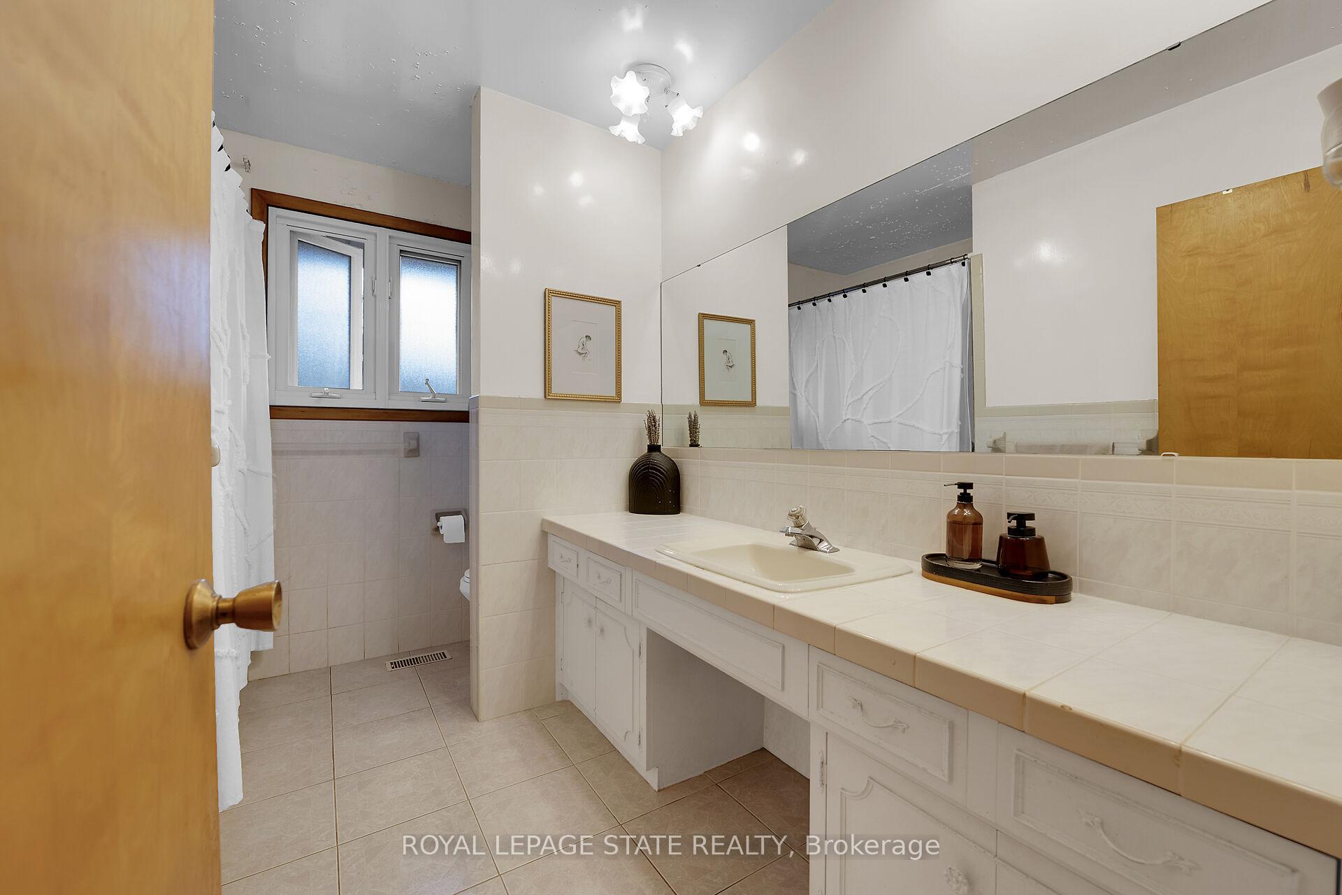 Photo 23 of 31 Owen Place, Hamilton, Greenford — HOMEH