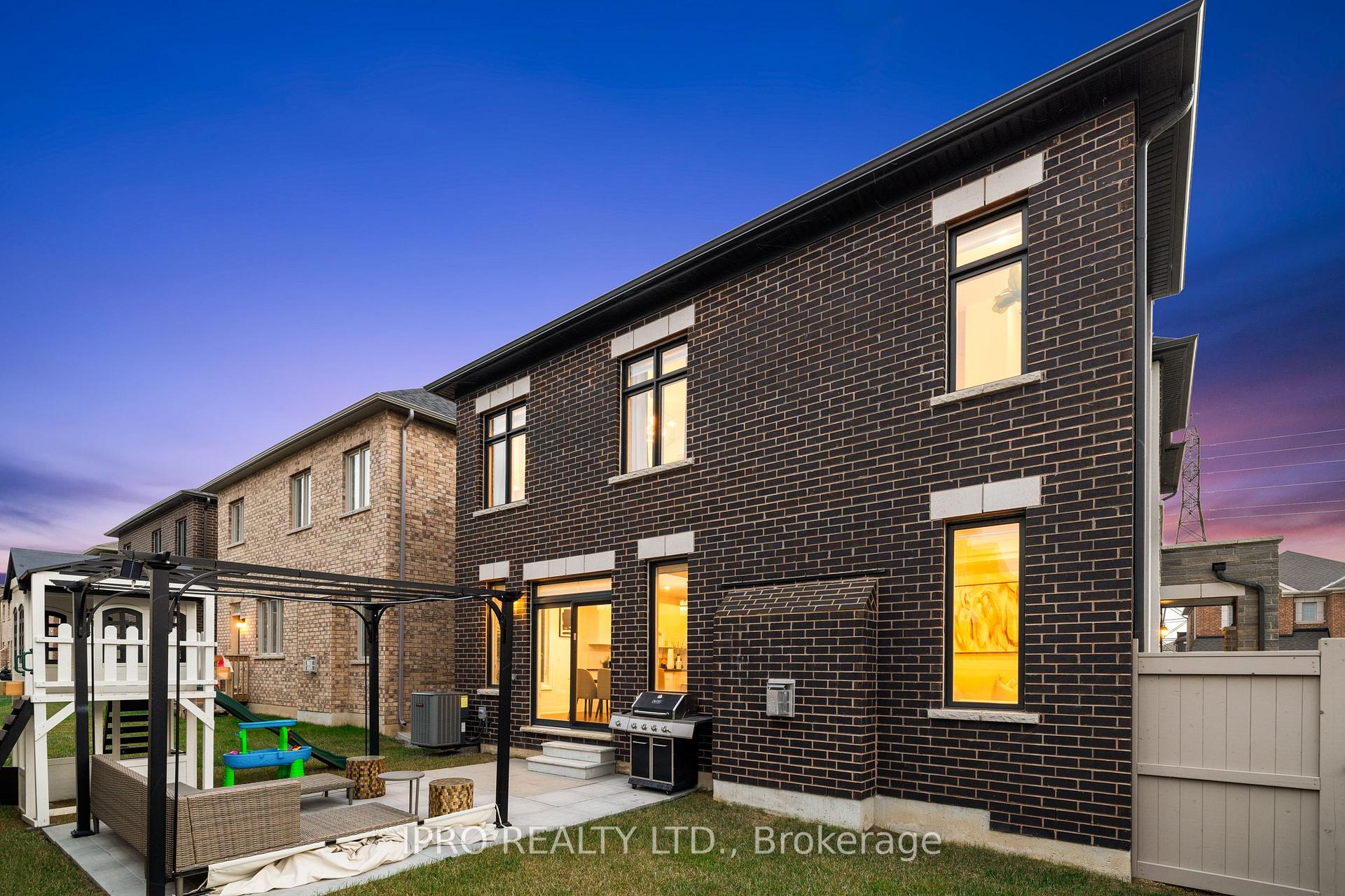 Photo 33 of 5 Cattail Crescent, Hamilton, Waterdown — HOMEH
