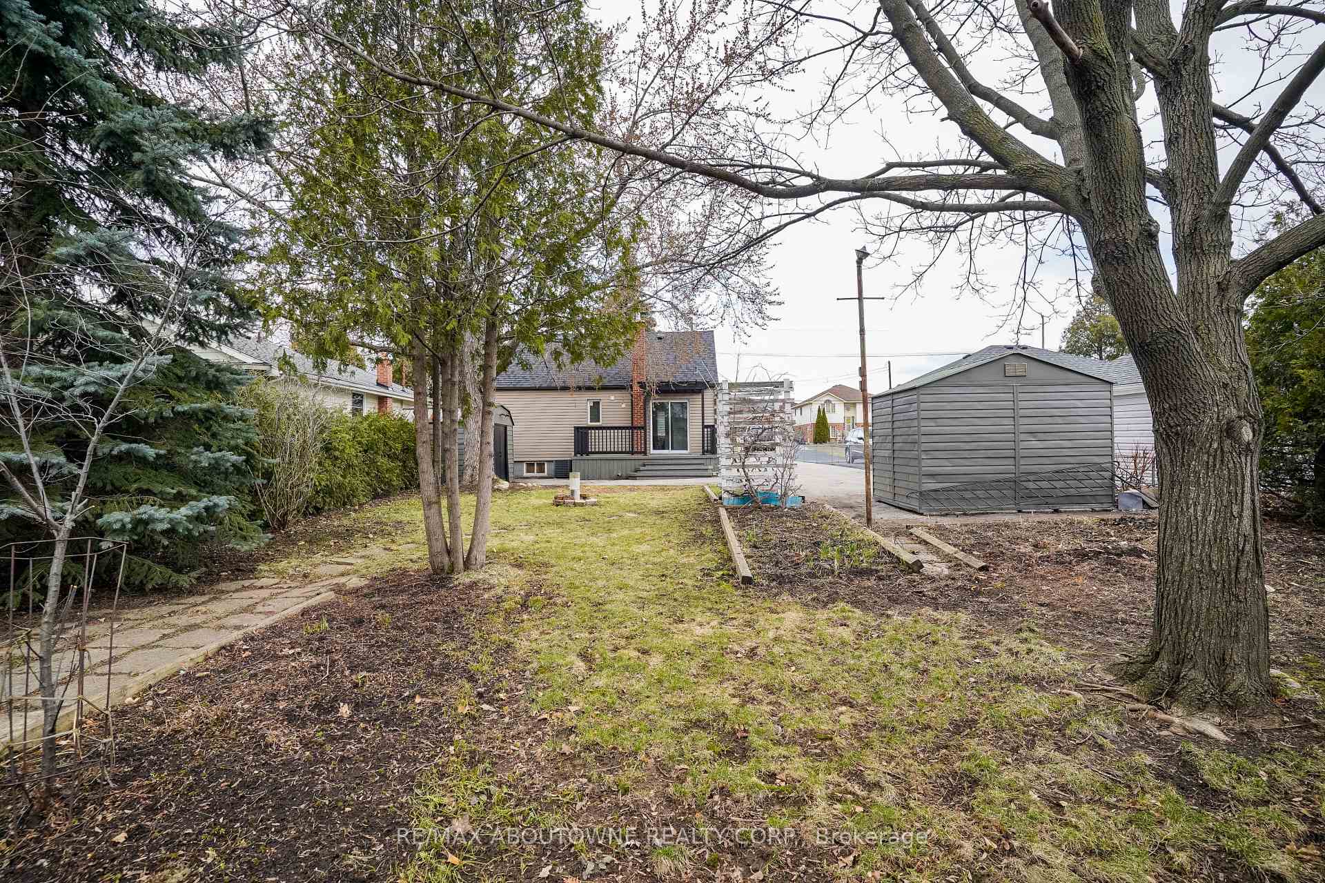 Photo 16 of 96 Mohawk Road E, Hamilton, Greeningdon — HOMEH