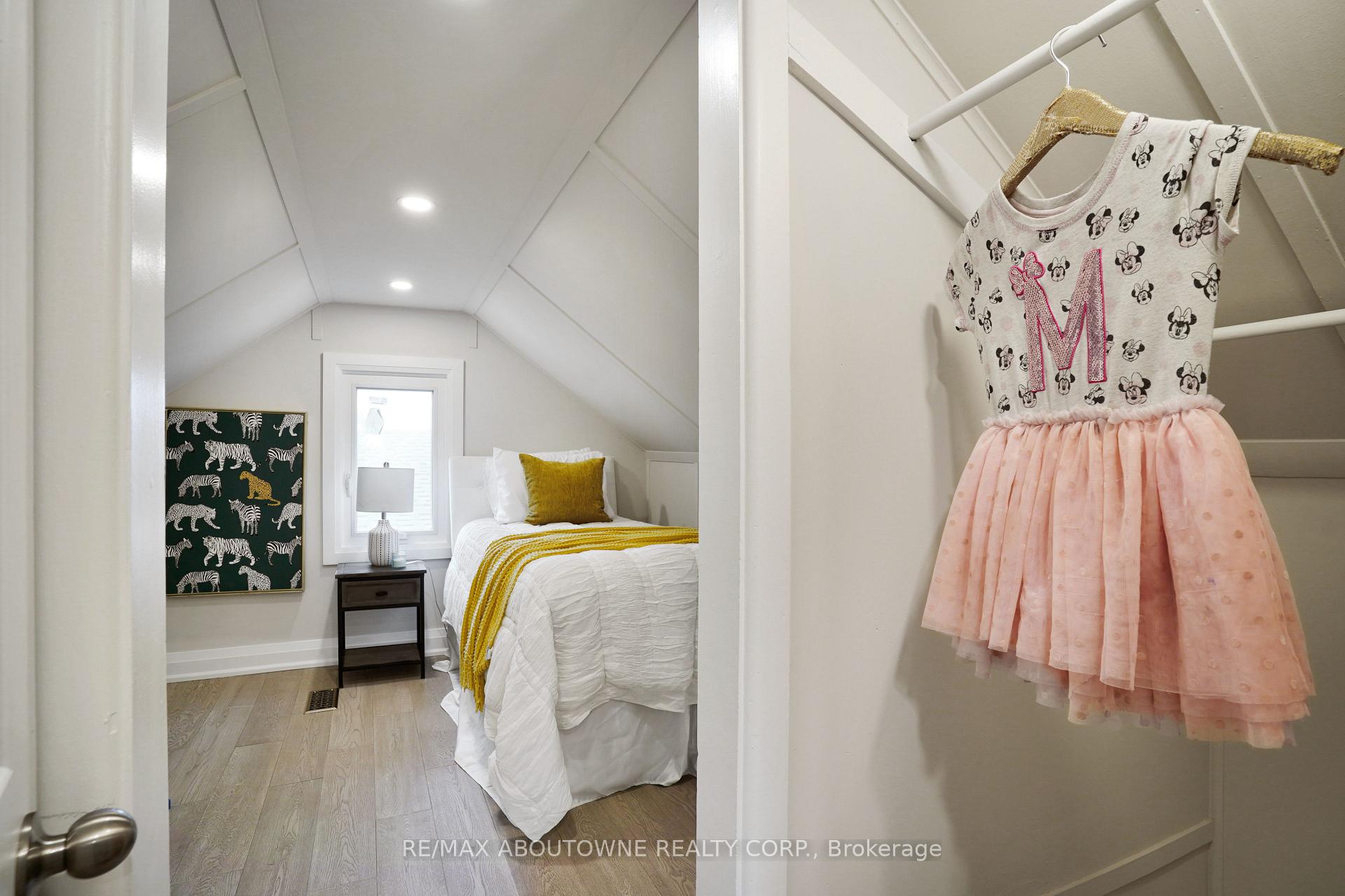Photo 60 of 96 Mohawk Road E, Hamilton, Greeningdon — HOMEH