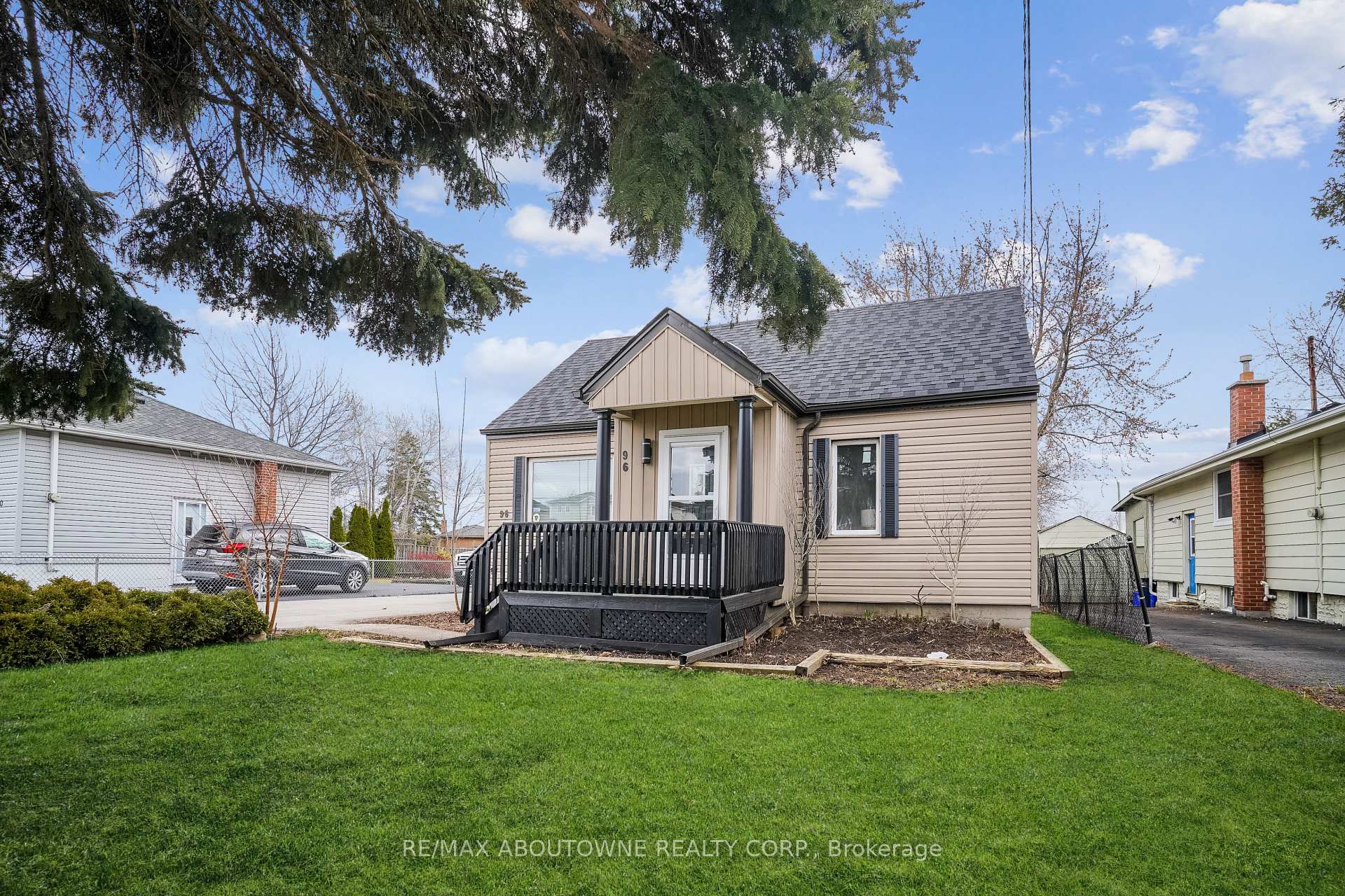 Photo 2 of 96 Mohawk Road E, Hamilton, Greeningdon — HOMEH