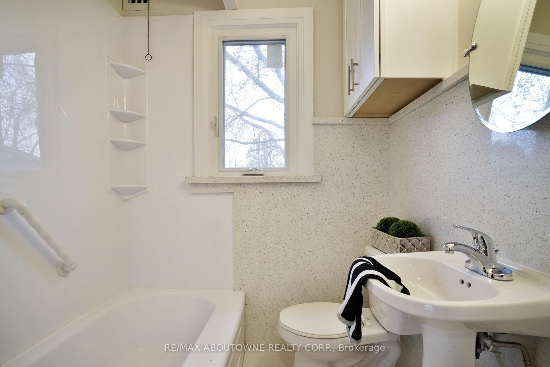 Photo 75 of 96 Mohawk Road E, Hamilton, Greeningdon — HOMEH