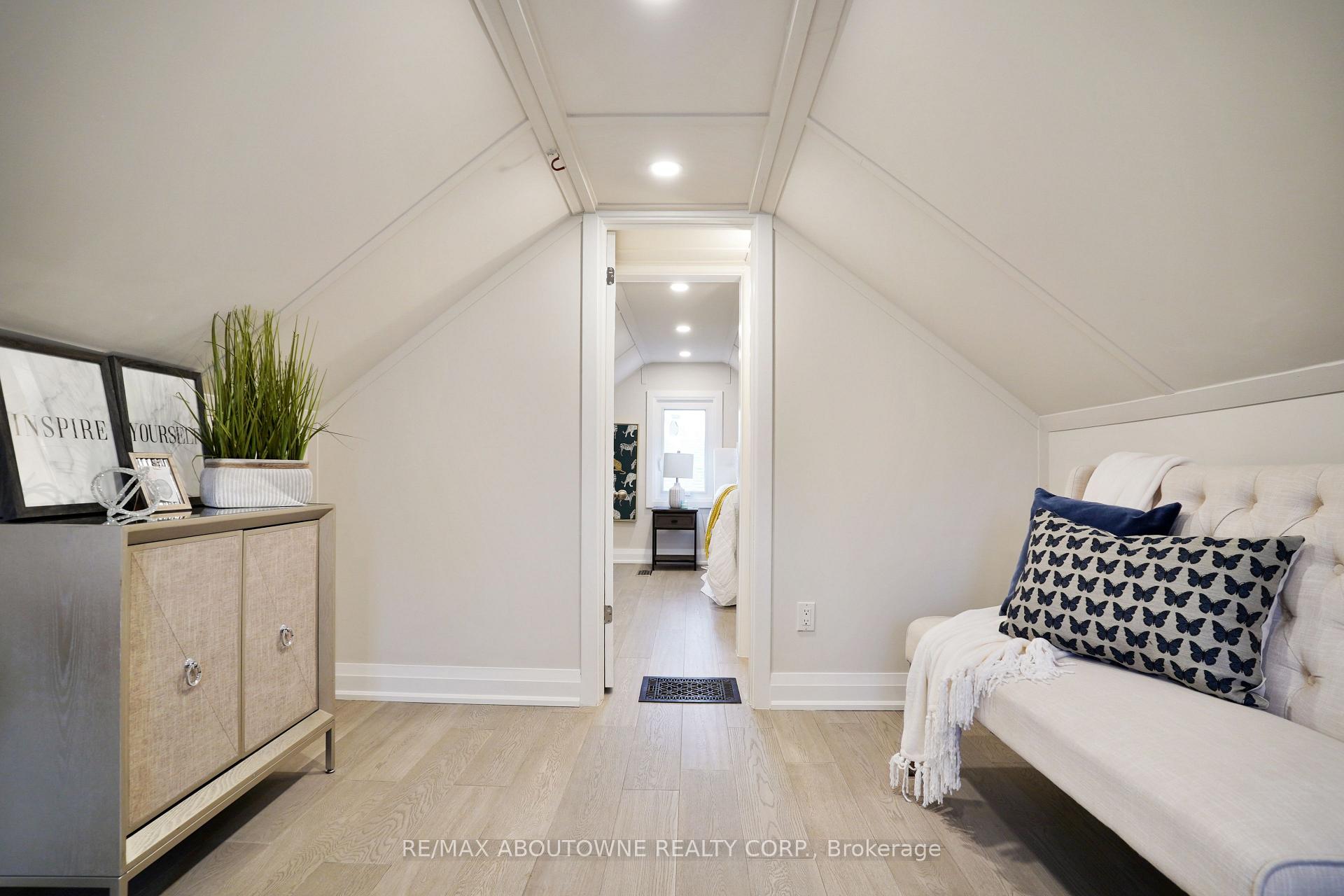 Photo 79 of 96 Mohawk Road E, Hamilton, Greeningdon — HOMEH