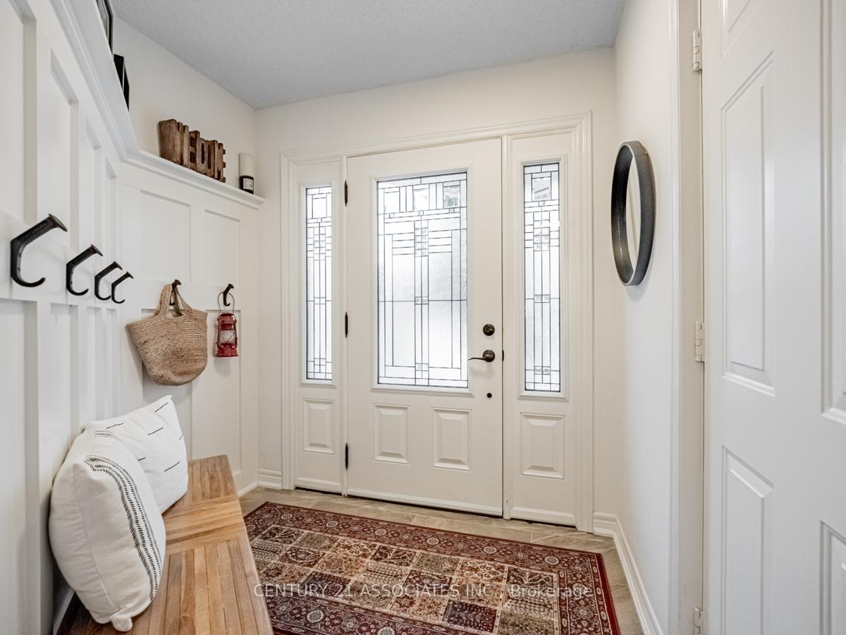 Photo 2 of 137 Cove Crescent, Hamilton, Stoney Creek — HOMEH