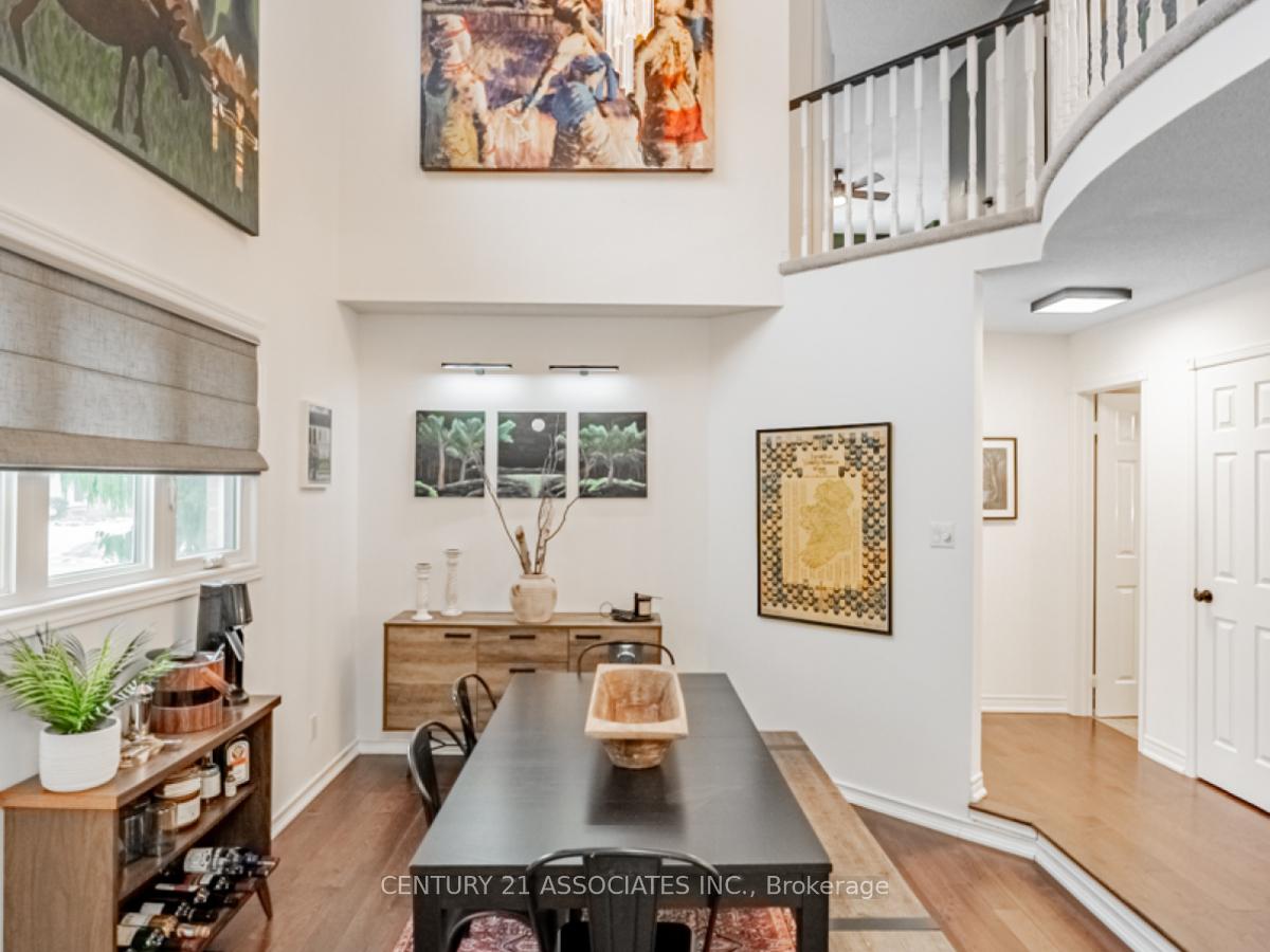 Photo 4 of 137 Cove Crescent, Hamilton, Stoney Creek — HOMEH