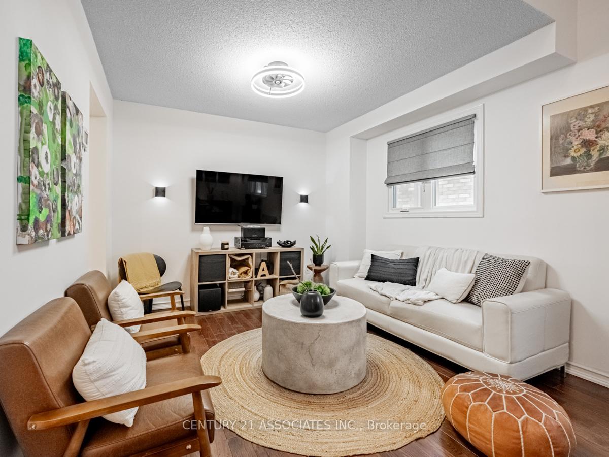 Photo 5 of 137 Cove Crescent, Hamilton, Stoney Creek — HOMEH